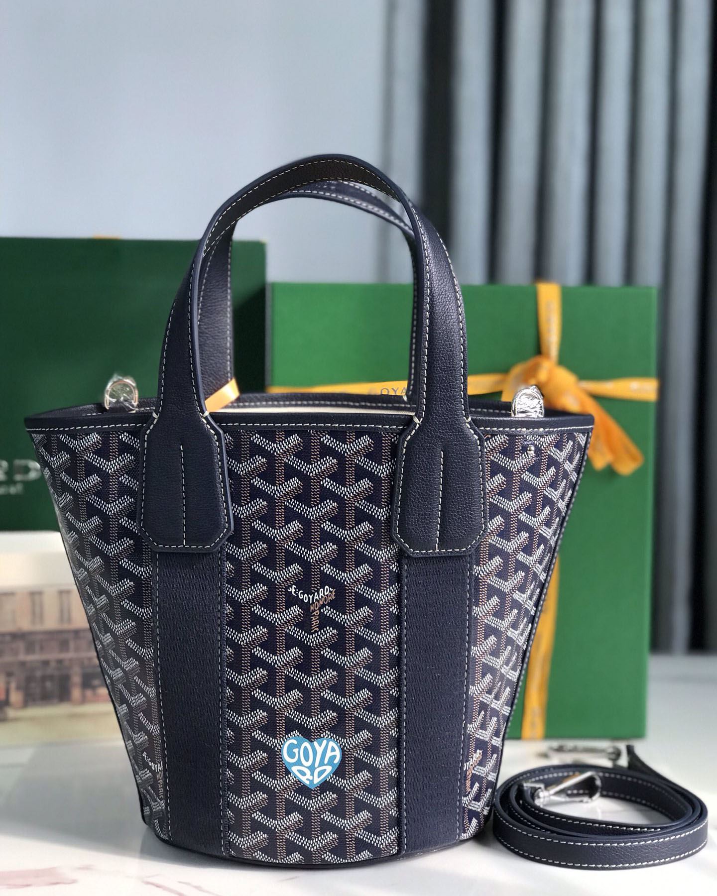 Go*ard bucket bags